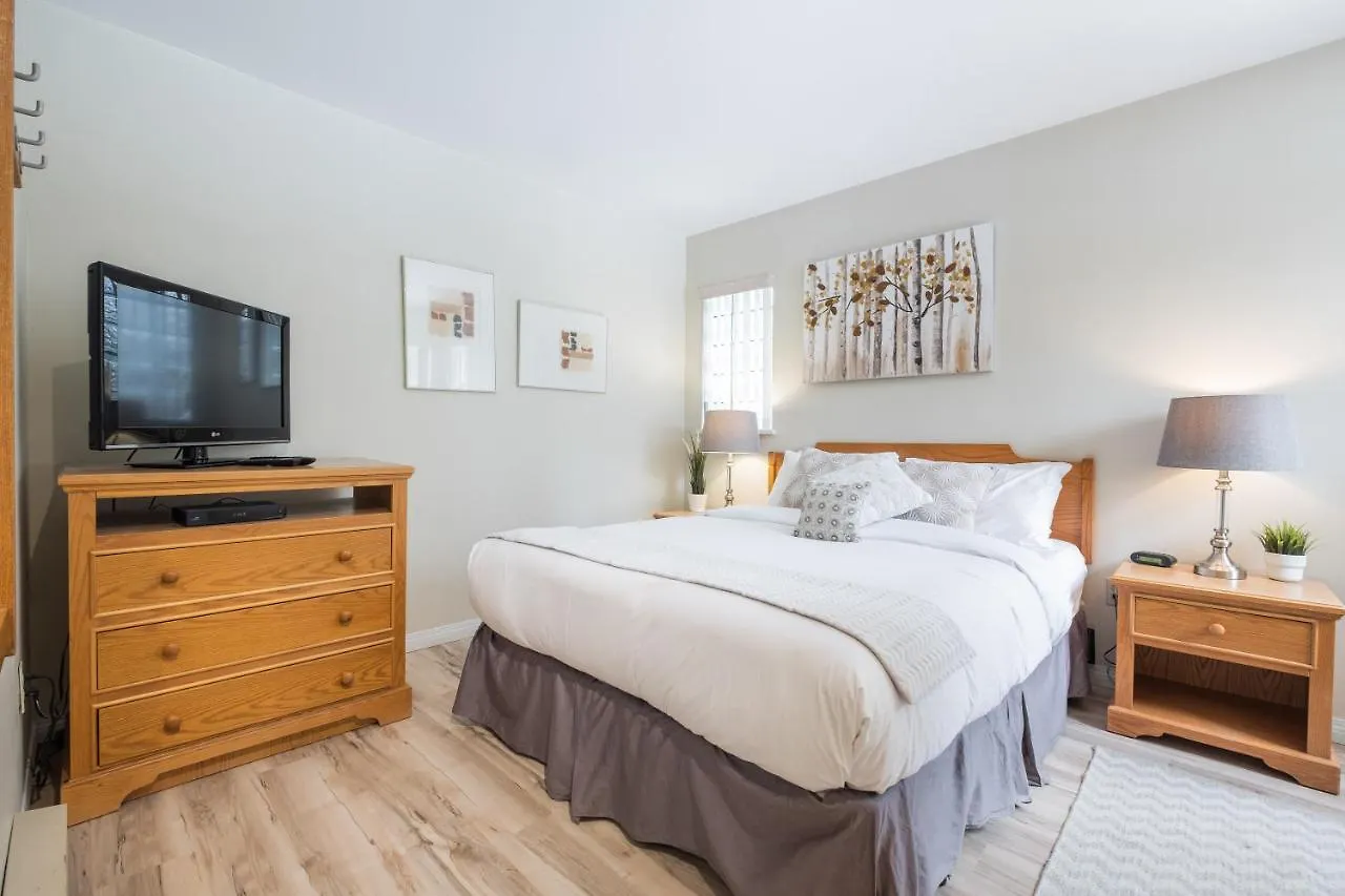 Wildwood Lodge By Outpost Whistler 0*,