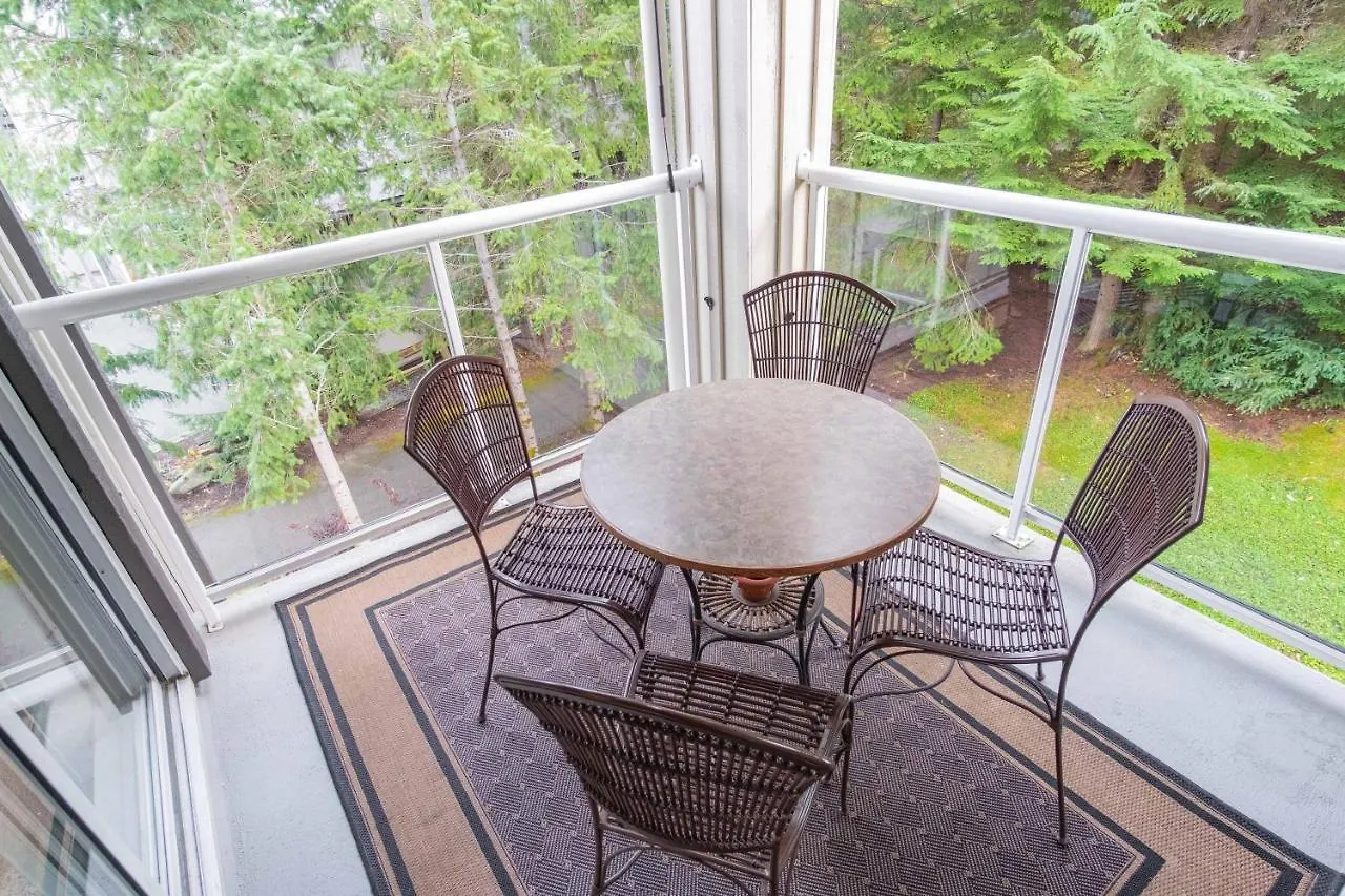 Wildwood Lodge By Outpost Whistler 0*,